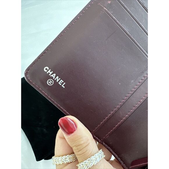 CHANEL Patent Quilted Long Wallet W/dust Bag - Picture 9 of 16